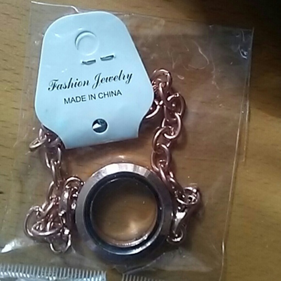 Bracelets - Picture 4 of 5